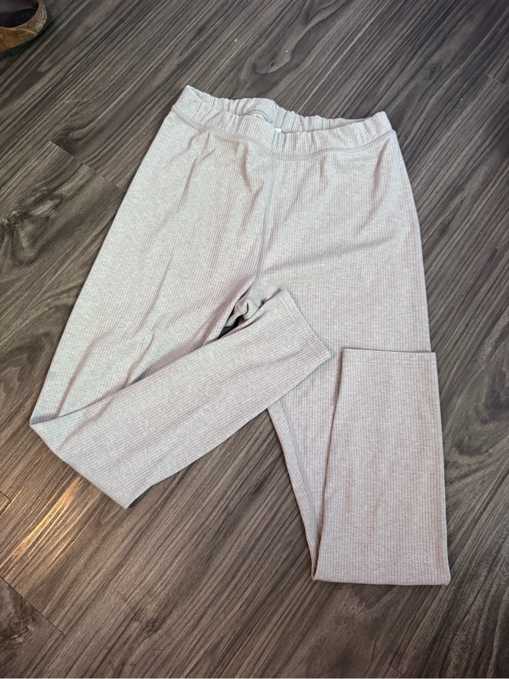 Alo Yoga Light Gray Ribbed blissful 7/8 Leggings